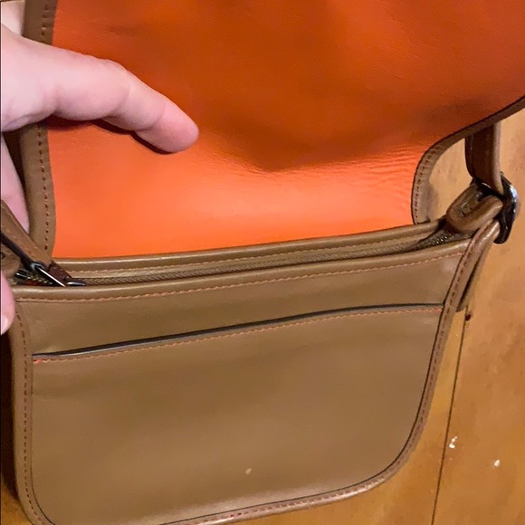 Perfect Tan COACH purse - Picture 3 of 6